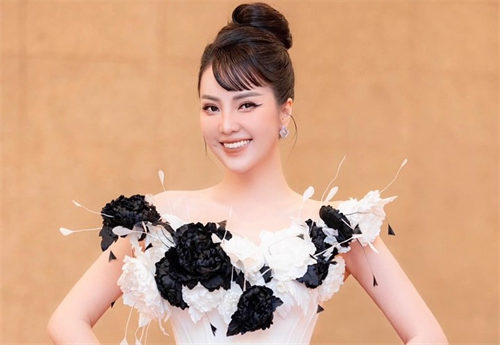  BTV Thụy Vân buồn vì sự cố bất khả kháng trên sóng trực tiếp của VTV trưa 4/11
